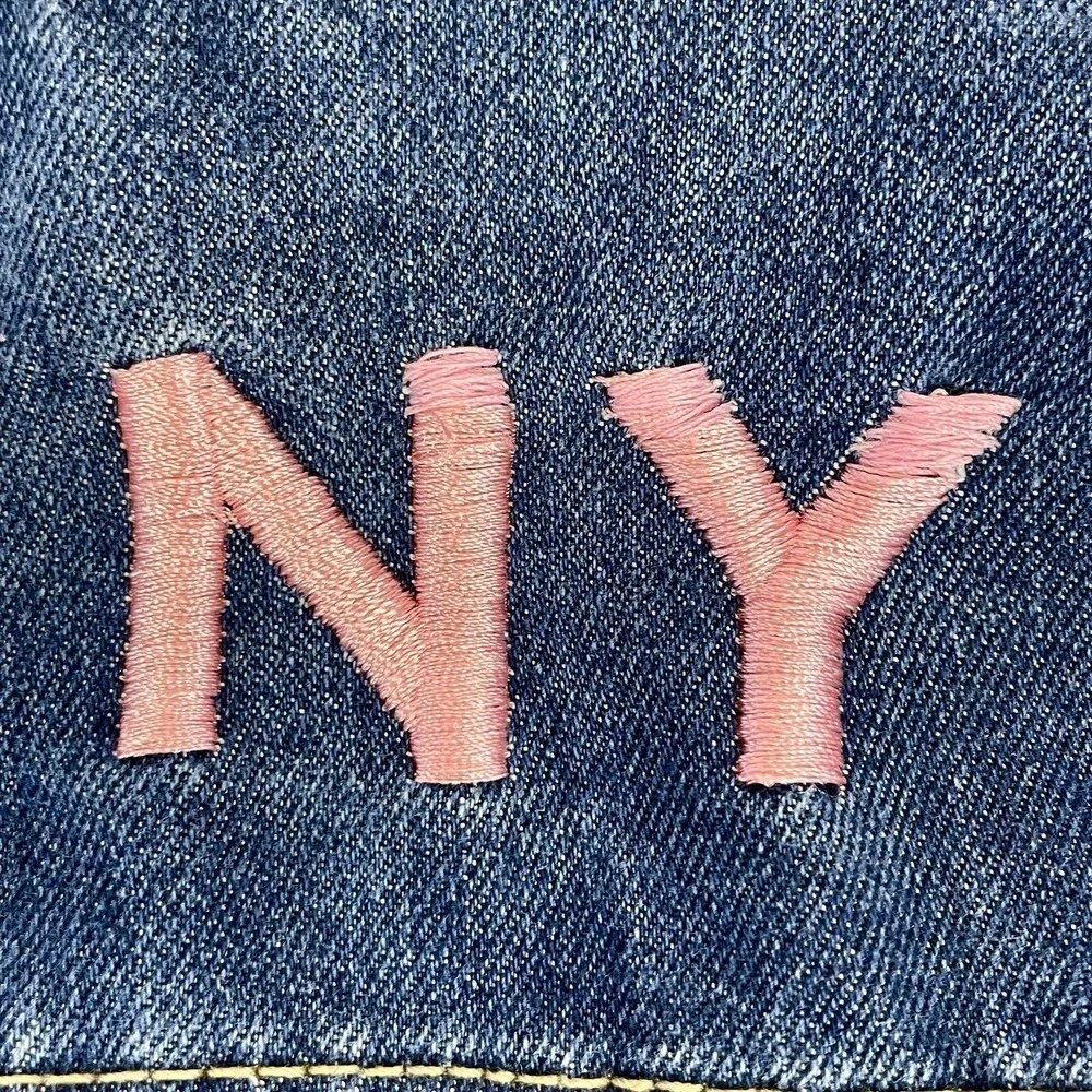 DKNY Girls Denim Jean Jacket Size 5 Blue Pink Embroidered Logo Snap‎ Front